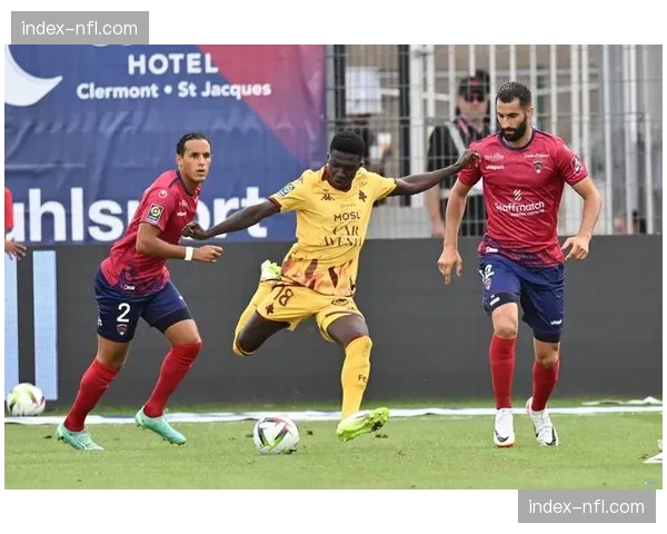 新生代专访：摩纳哥中场马加萨谈与卡马拉的中场竞争与协作