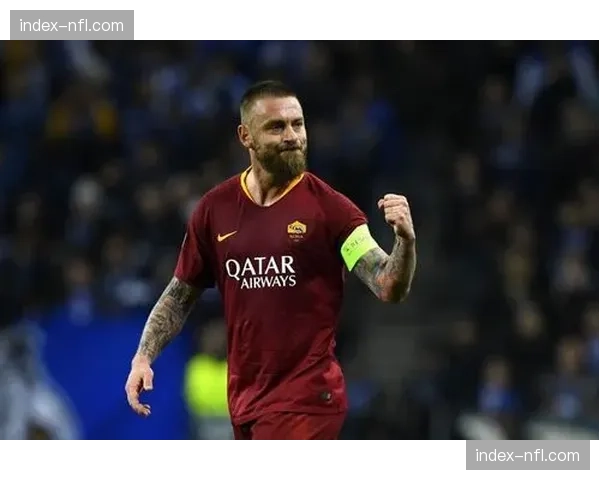 更衣室特写：失利后，德罗西独自在空荡的罗马更衣室沉思良久